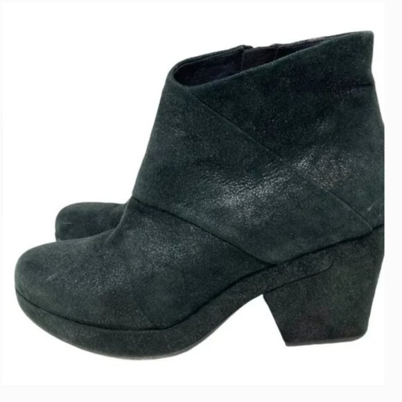 Eileen Fisher Coax Black Soft Grained Texture Leather Platform Boots - Size 9. - Picture 3 of 14
